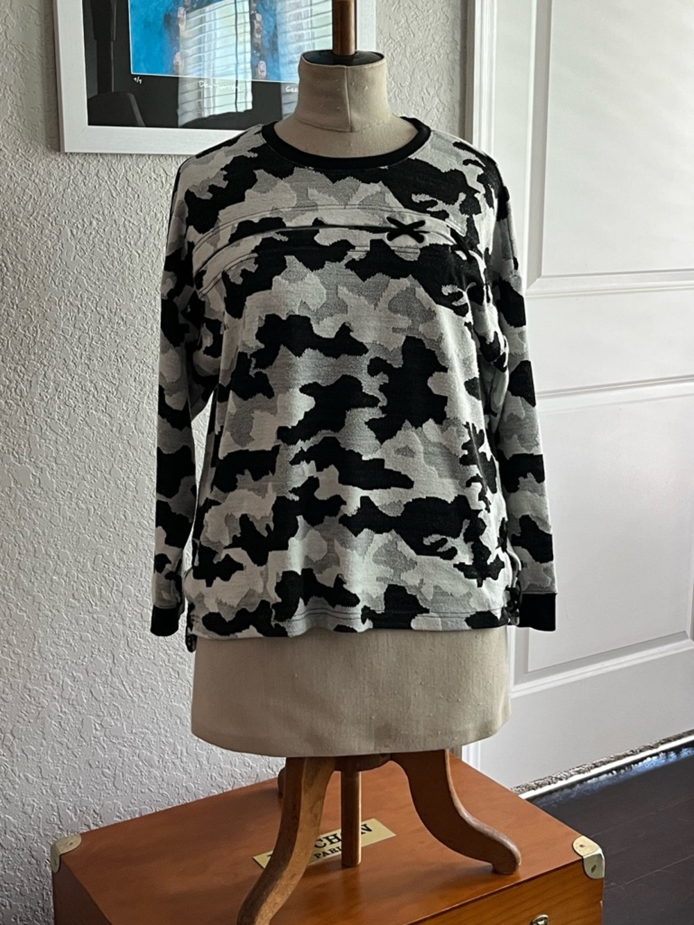 Black and Gray Camouflage Knit Sweater Nanette Lapore sz Large